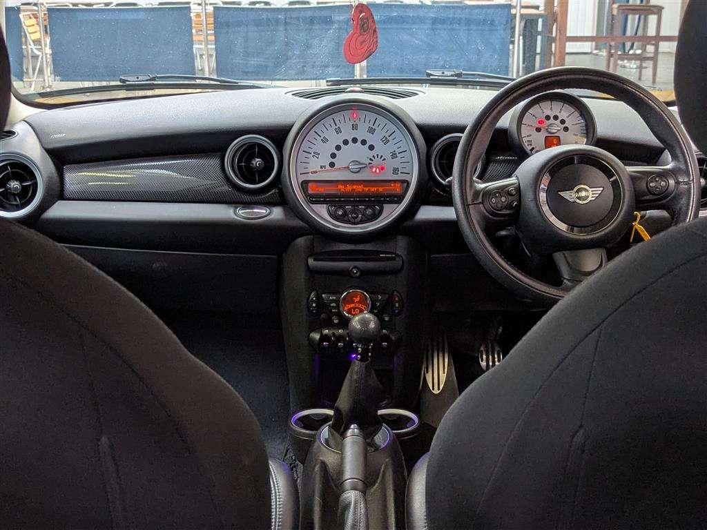 <p>2013 MINI COOPER S</p>