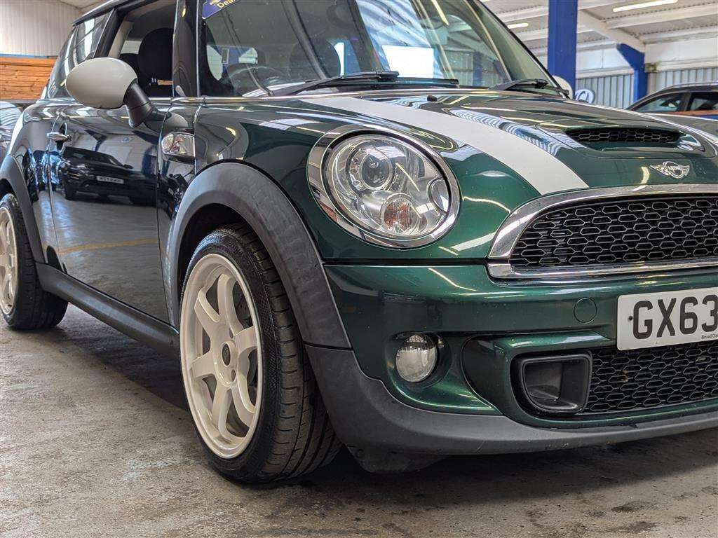 <p>2013 MINI COOPER S</p>
