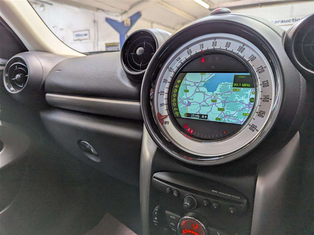 <p>2013 MINI PACEMAN COOPER</p>