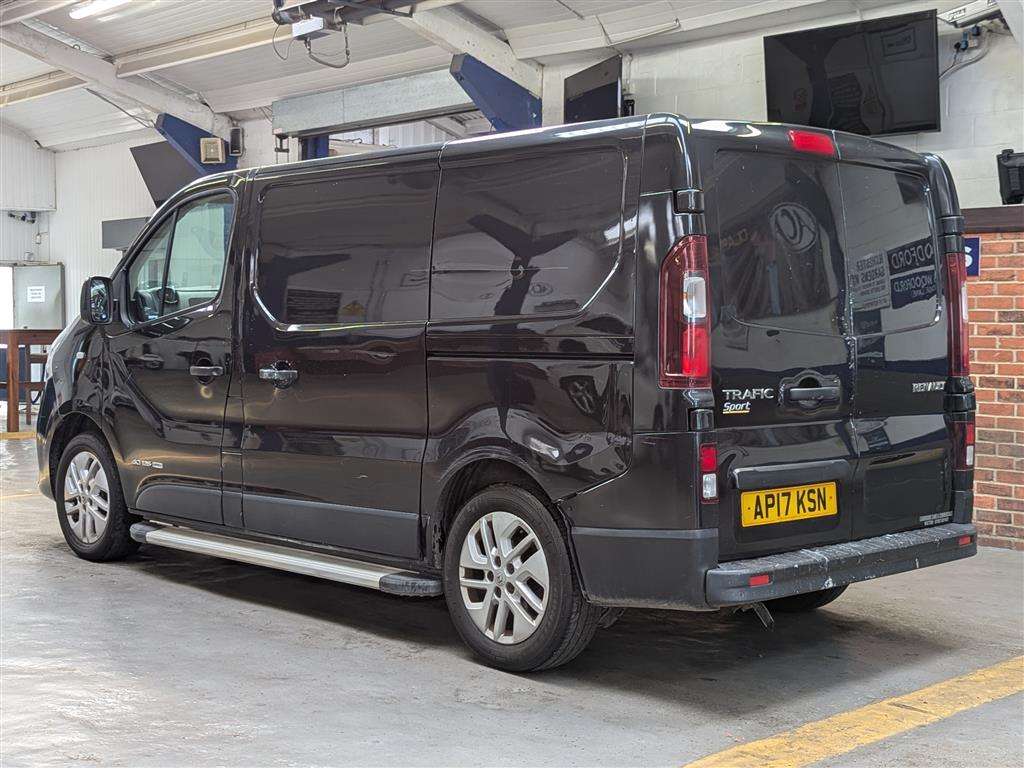 <p>2017 RENAULT TRAFIC SL27 SPORT NAV ENG</p>