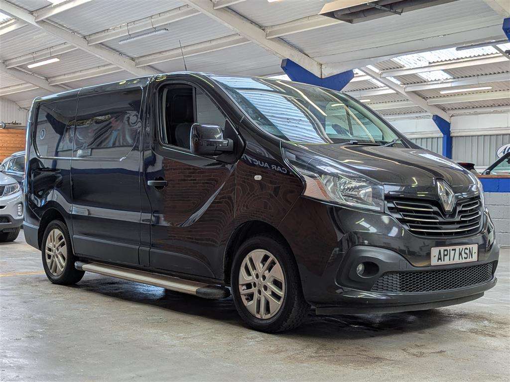 <p>2017 RENAULT TRAFIC SL27 SPORT NAV ENG</p>