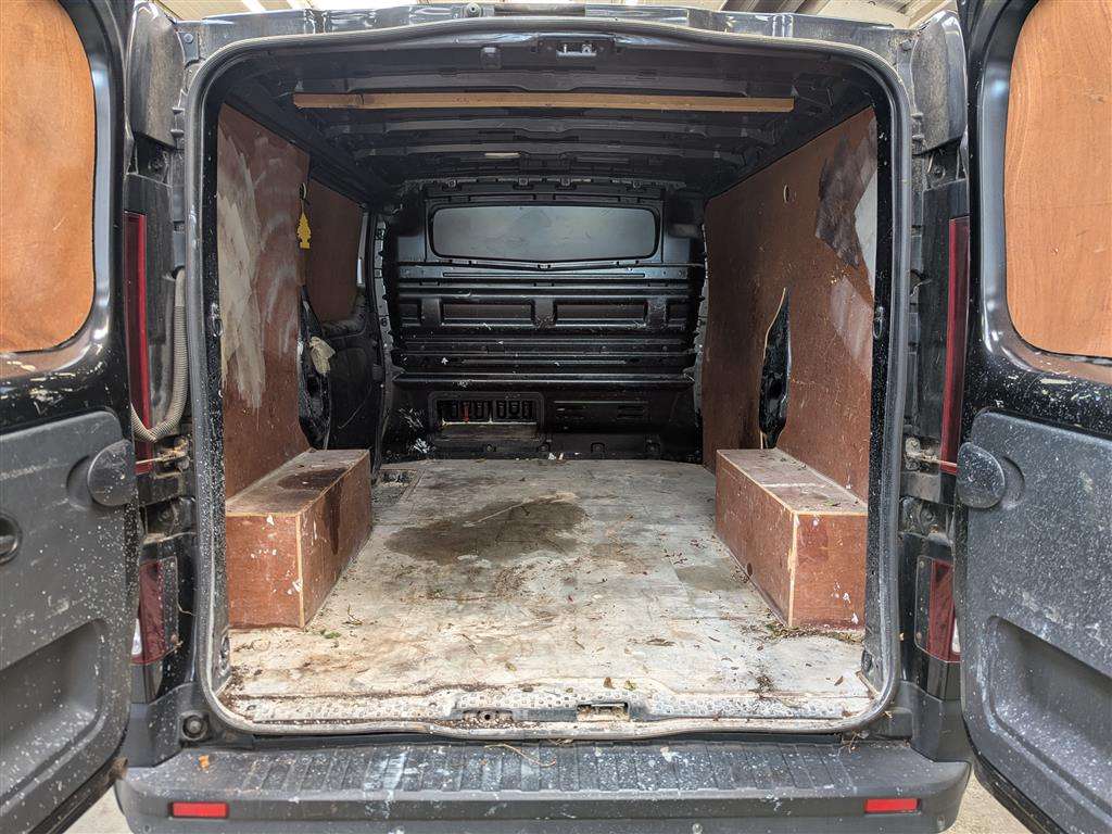 <p>2017 RENAULT TRAFIC SL27 SPORT NAV ENG</p>