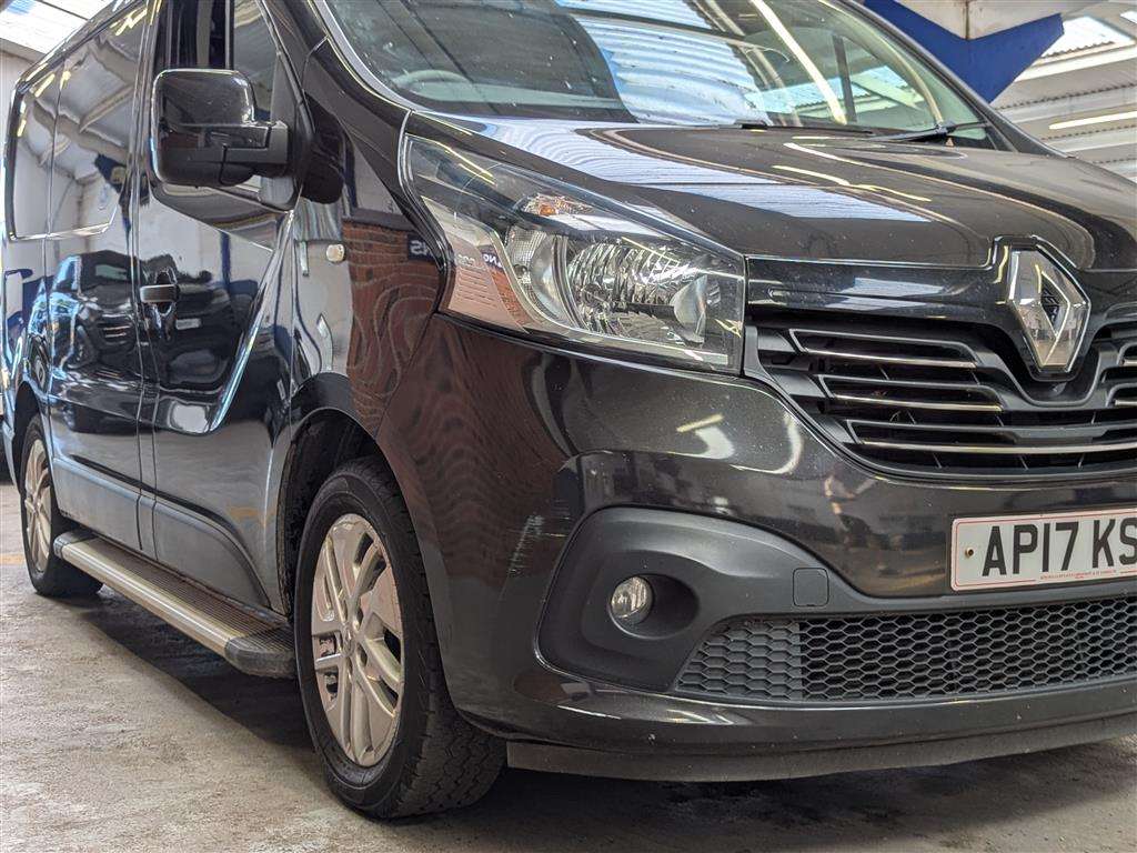 <p>2017 RENAULT TRAFIC SL27 SPORT NAV ENG</p>