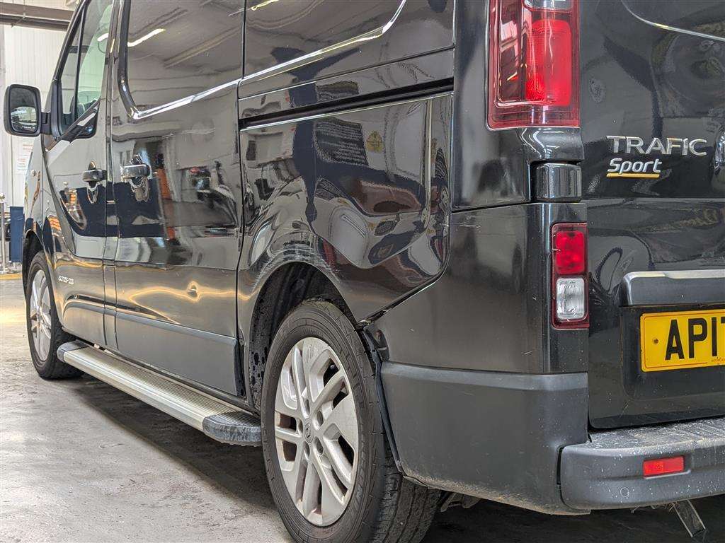 <p>2017 RENAULT TRAFIC SL27 SPORT NAV ENG</p>