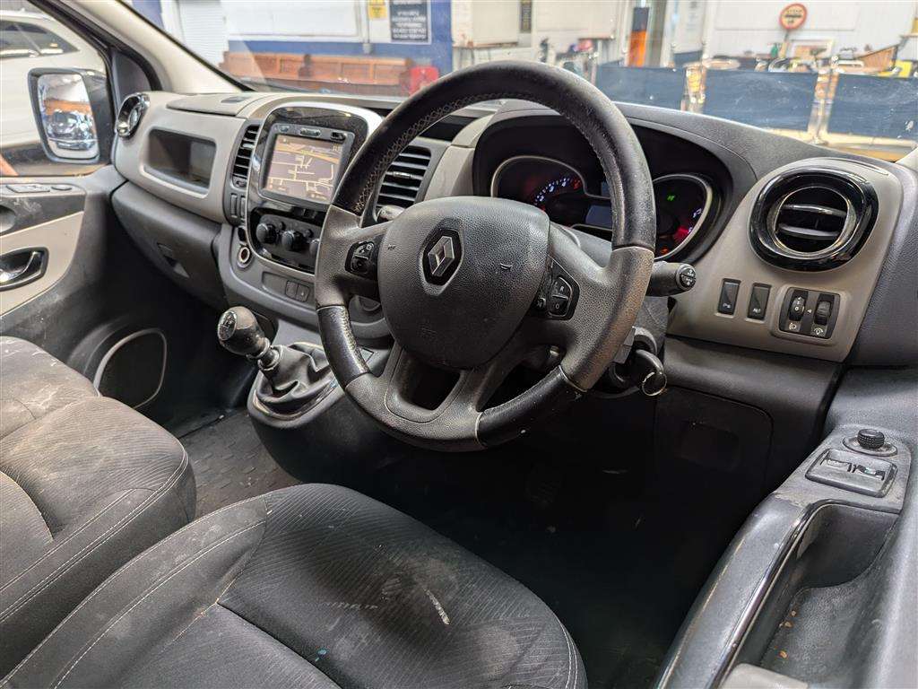 <p>2017 RENAULT TRAFIC SL27 SPORT NAV ENG</p>
