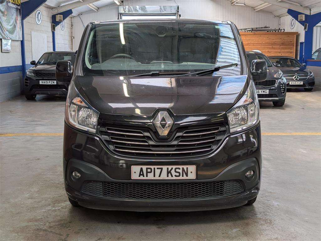 <p>2017 RENAULT TRAFIC SL27 SPORT NAV ENG</p>