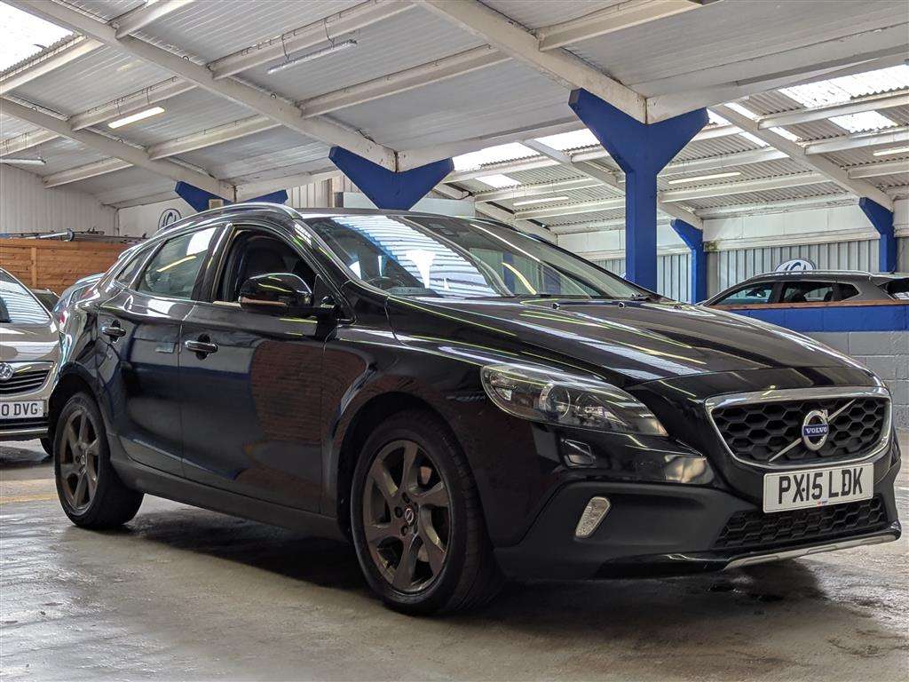 <p>2015 VOLVO V40 CROSS COUNTRY LUX D2</p>