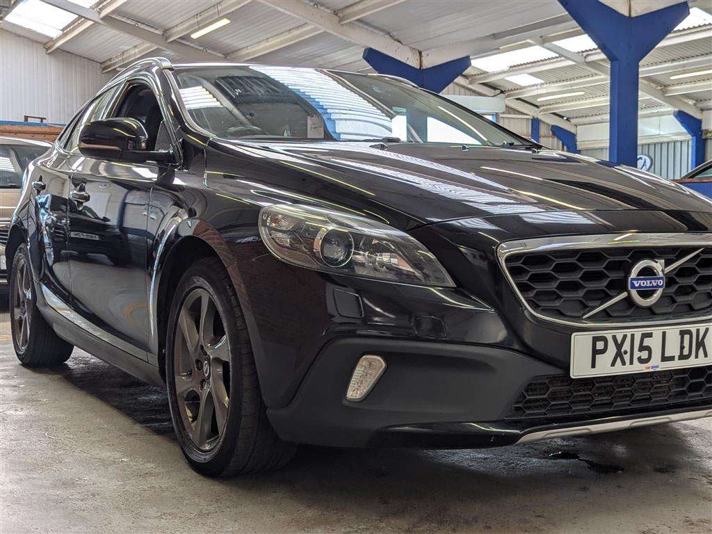 <p>2015 VOLVO V40 CROSS COUNTRY LUX D2</p>