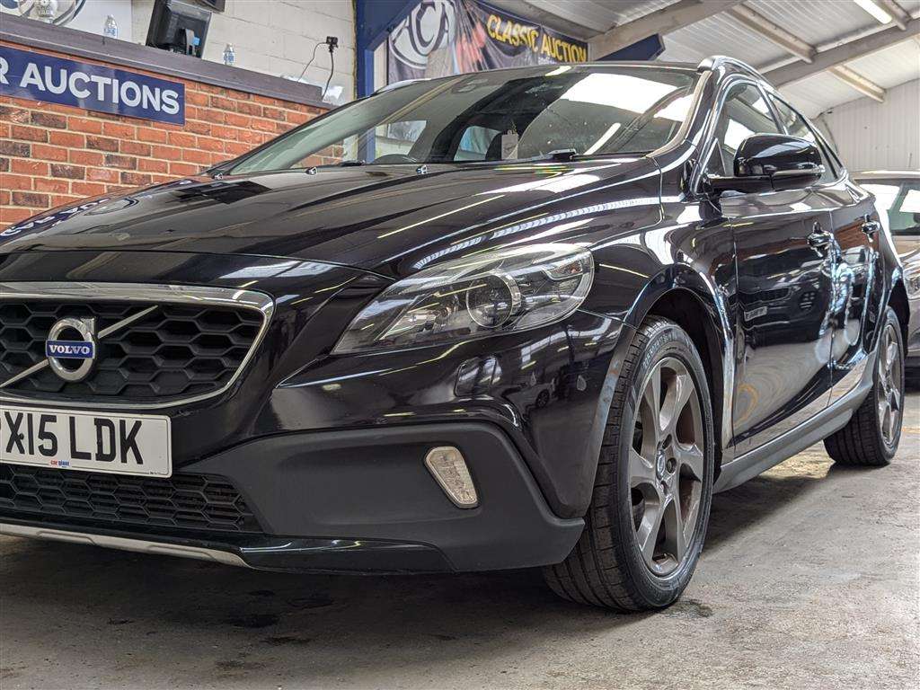 <p>2015 VOLVO V40 CROSS COUNTRY LUX D2</p>
