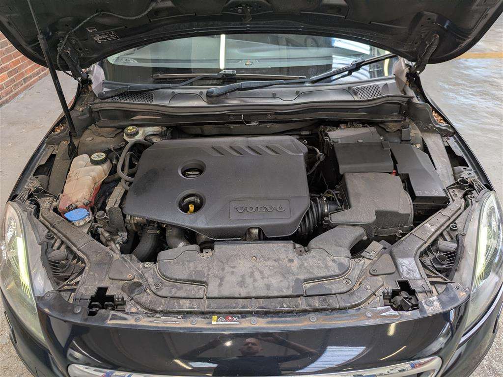 <p>2015 VOLVO V40 CROSS COUNTRY LUX D2</p>