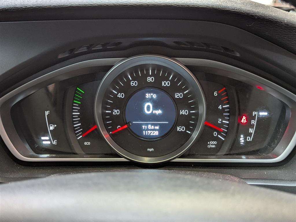 <p>2015 VOLVO V40 CROSS COUNTRY LUX D2</p>
