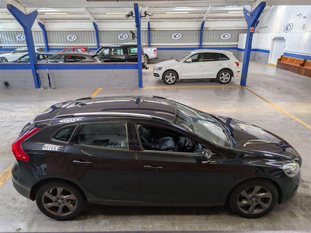 <p>2015 VOLVO V40 CROSS COUNTRY LUX D2</p>