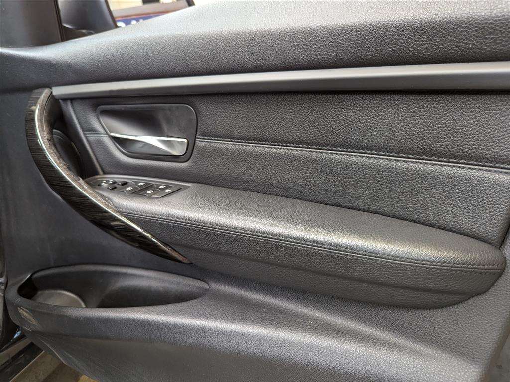 <p>2013 BMW 320D LUXURY AUTO</p>