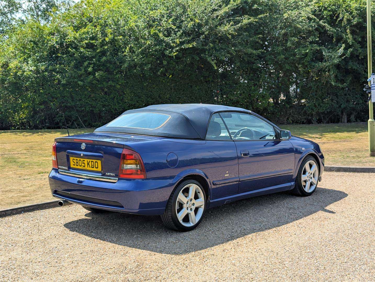 <p>2005 VAUXHALL ASTRA BERTONE EXCLUSIVE</p>