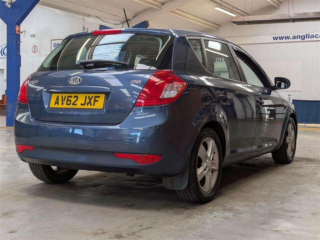 <p>2012 KIA CEED 2 CRDI AUTO</p>