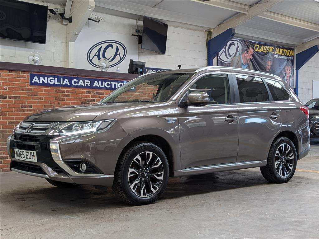 <p>2016 MITSUBISHI OUTLANDER GX 4H PHEV S-A</p>