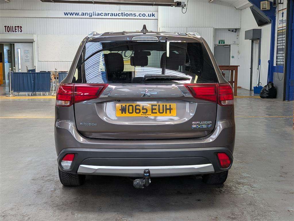 <p>2016 MITSUBISHI OUTLANDER GX 4H PHEV S-A</p>