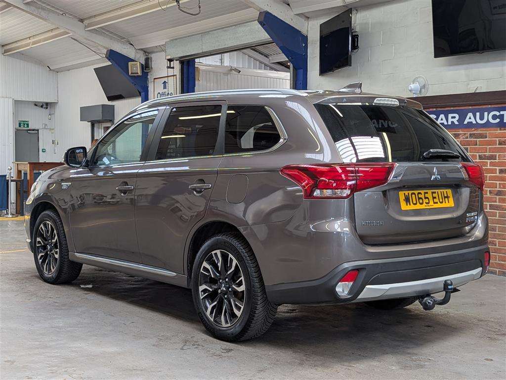 <p>2016 MITSUBISHI OUTLANDER GX 4H PHEV S-A</p>