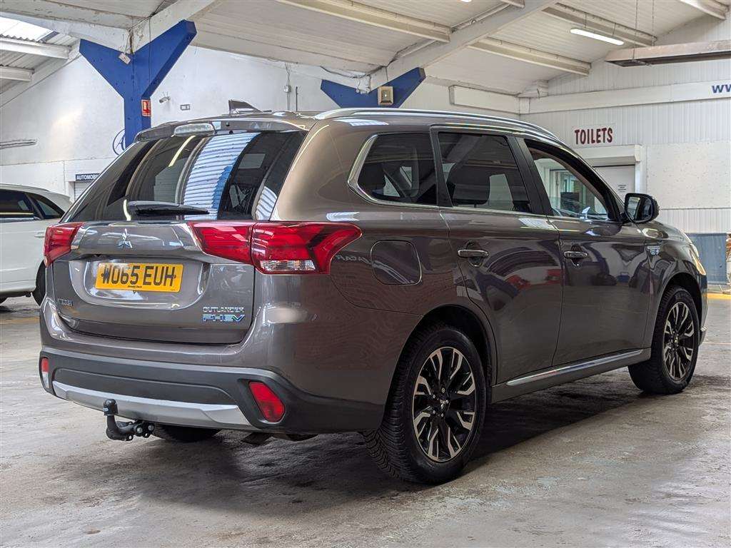 <p>2016 MITSUBISHI OUTLANDER GX 4H PHEV S-A</p>
