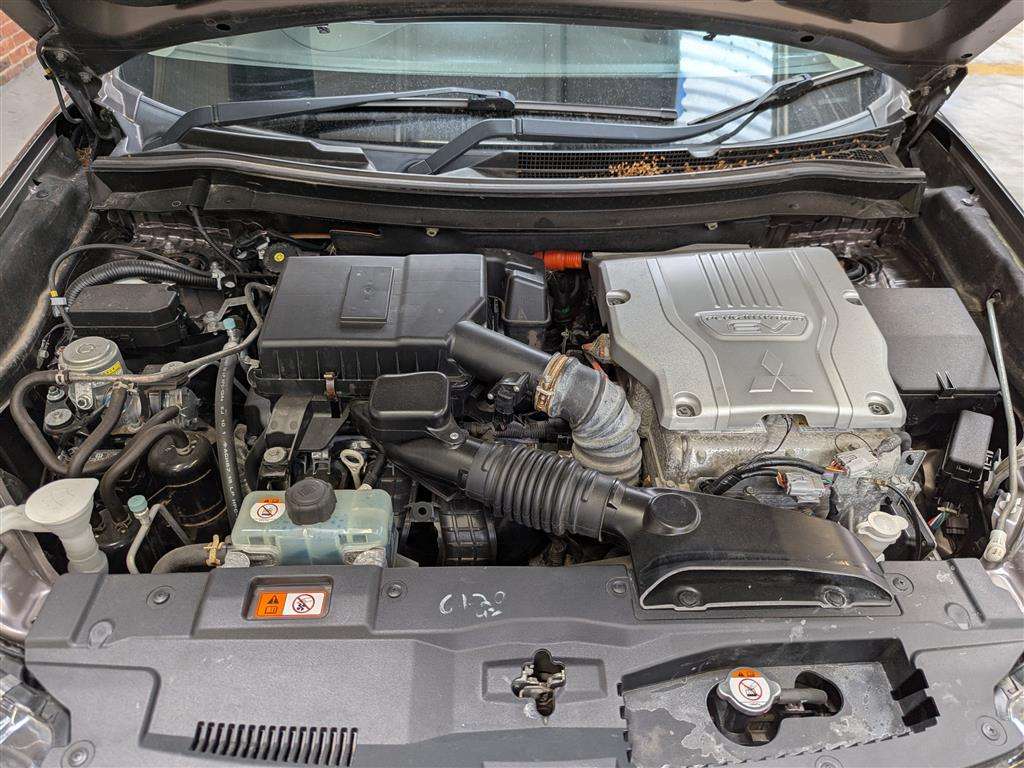 <p>2016 MITSUBISHI OUTLANDER GX 4H PHEV S-A</p>