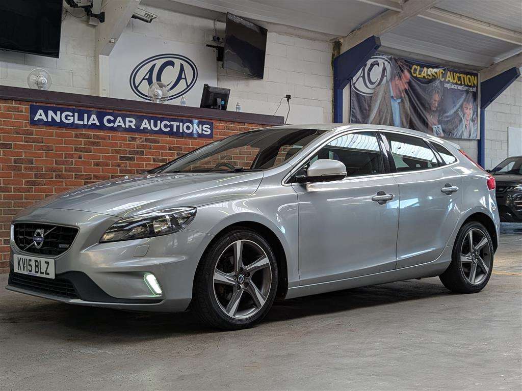 <p>2015 VOLVO V40 R-DESIGN NAV D2</p>
