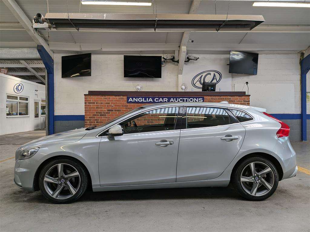 <p>2015 VOLVO V40 R-DESIGN NAV D2</p>
