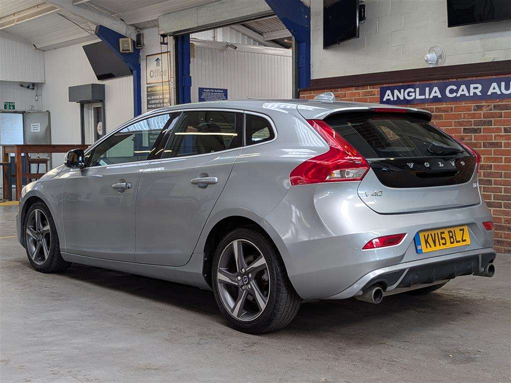 <p>2015 VOLVO V40 R-DESIGN NAV D2</p>