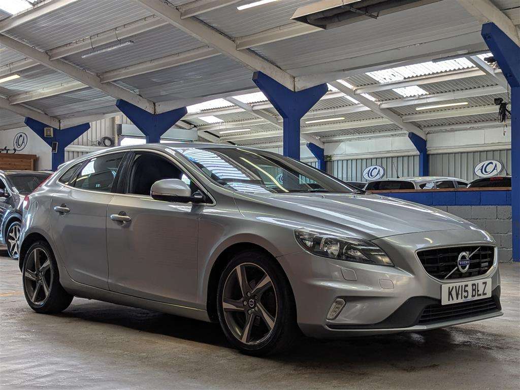 <p>2015 VOLVO V40 R-DESIGN NAV D2</p>