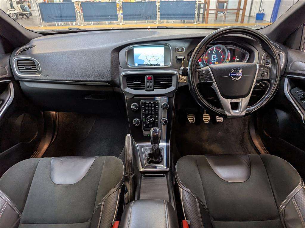 <p>2015 VOLVO V40 R-DESIGN NAV D2</p>