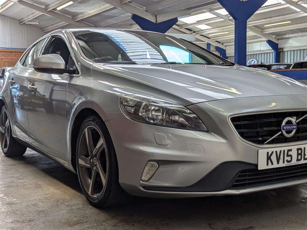 <p>2015 VOLVO V40 R-DESIGN NAV D2</p>