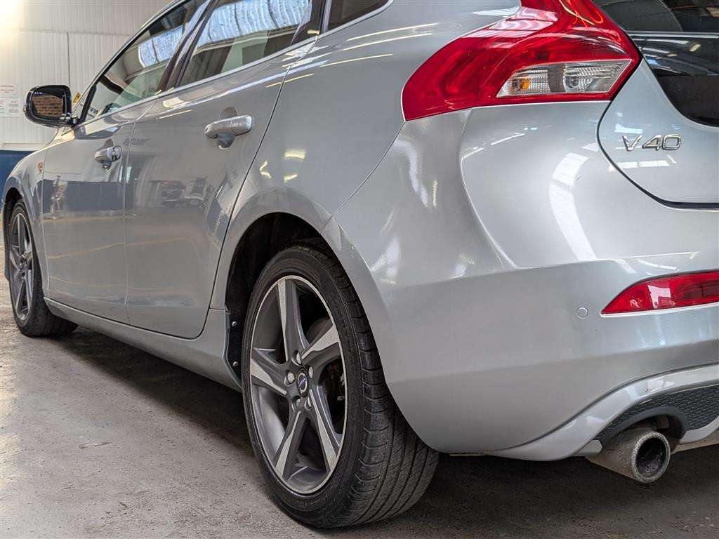 <p>2015 VOLVO V40 R-DESIGN NAV D2</p>