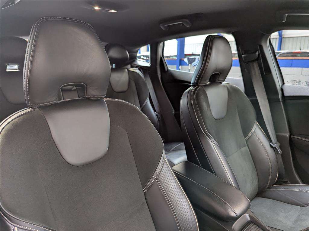 <p>2015 VOLVO V40 R-DESIGN NAV D2</p>