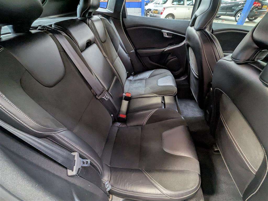 <p>2015 VOLVO V40 R-DESIGN NAV D2</p>