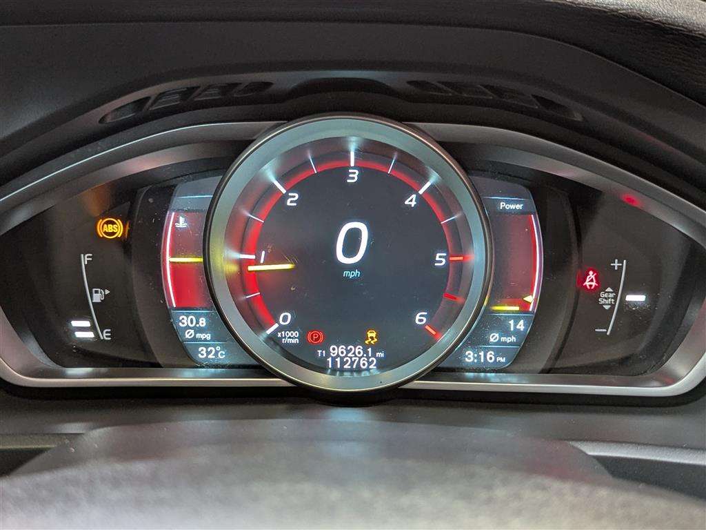 <p>2015 VOLVO V40 R-DESIGN NAV D2</p>