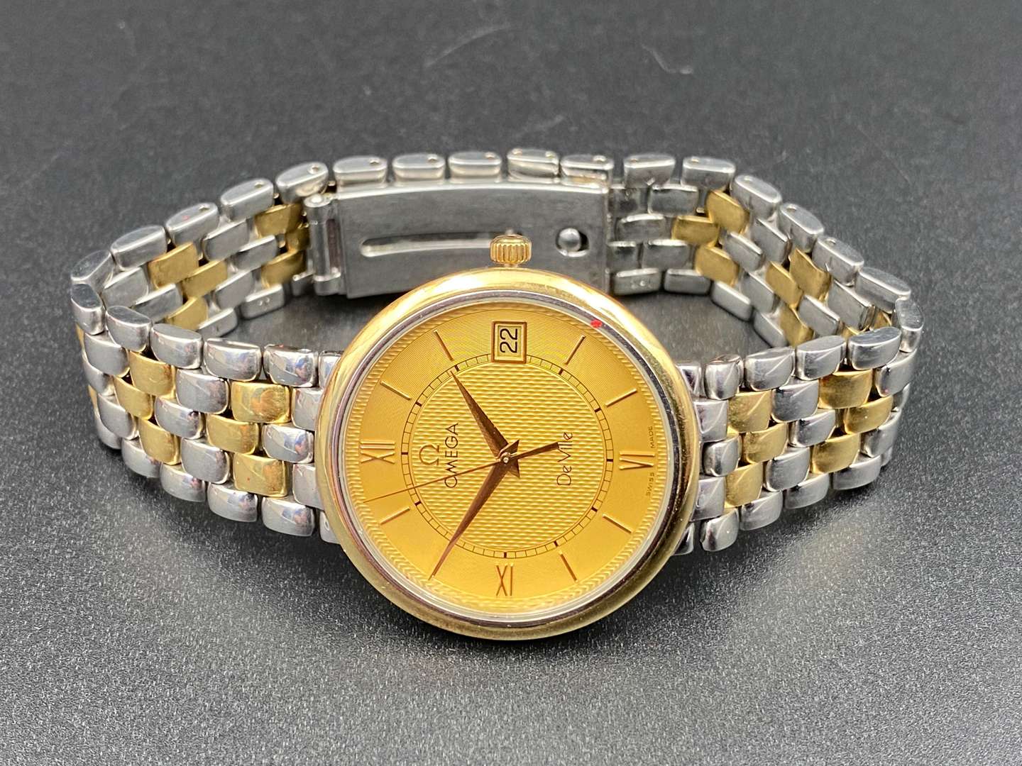<p>OMEGA, DEVILLE, BI-METAL, QUARTZ, CENTRE SECONDS, CALENDAR, WRISTWATCH</p>