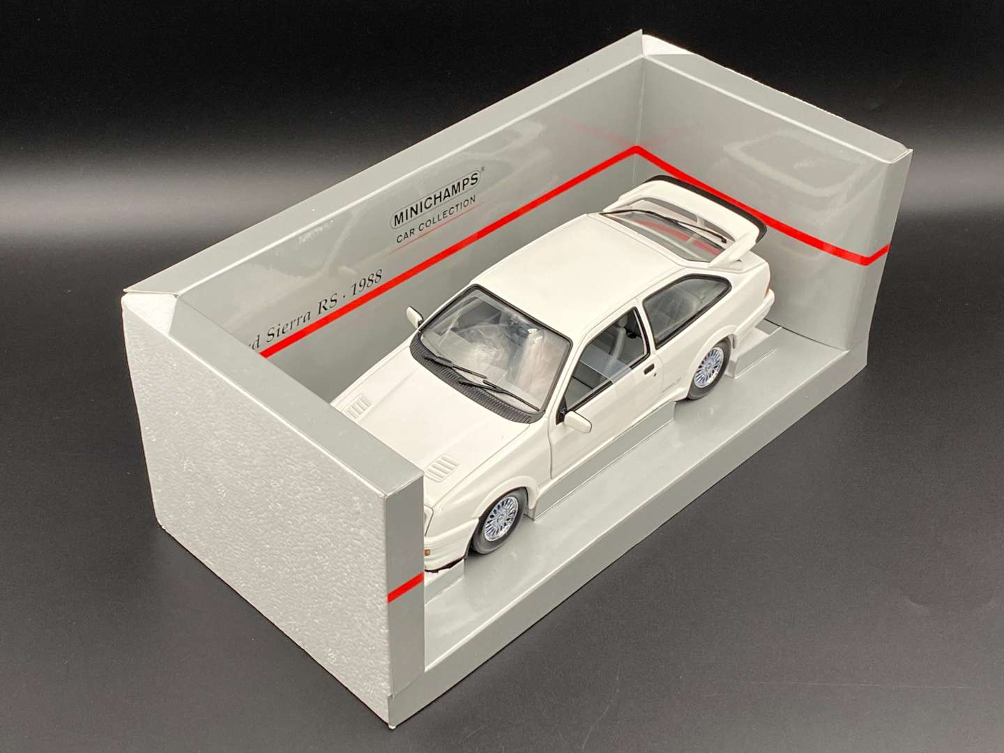 <p>MINICHAMPS, FORD SIERRA RS 1988, 1:18 Scale,</p>