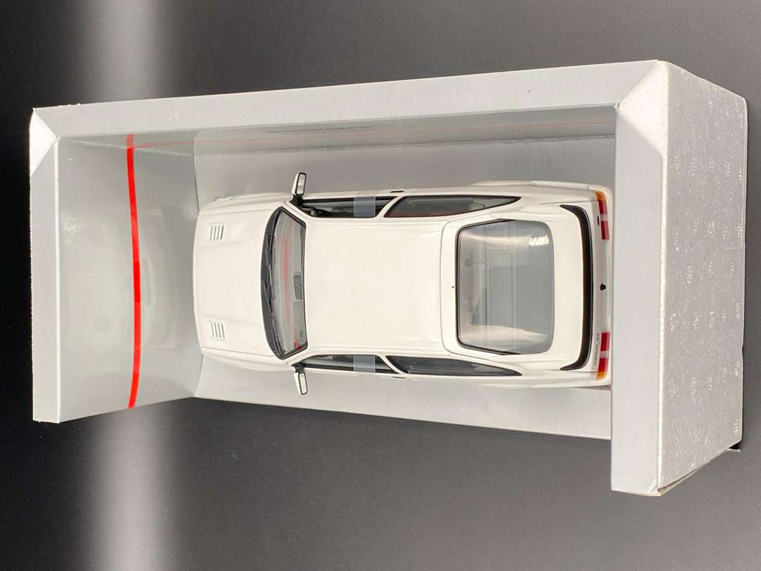 <p>MINICHAMPS, FORD SIERRA RS 1988, 1:18 Scale,</p>