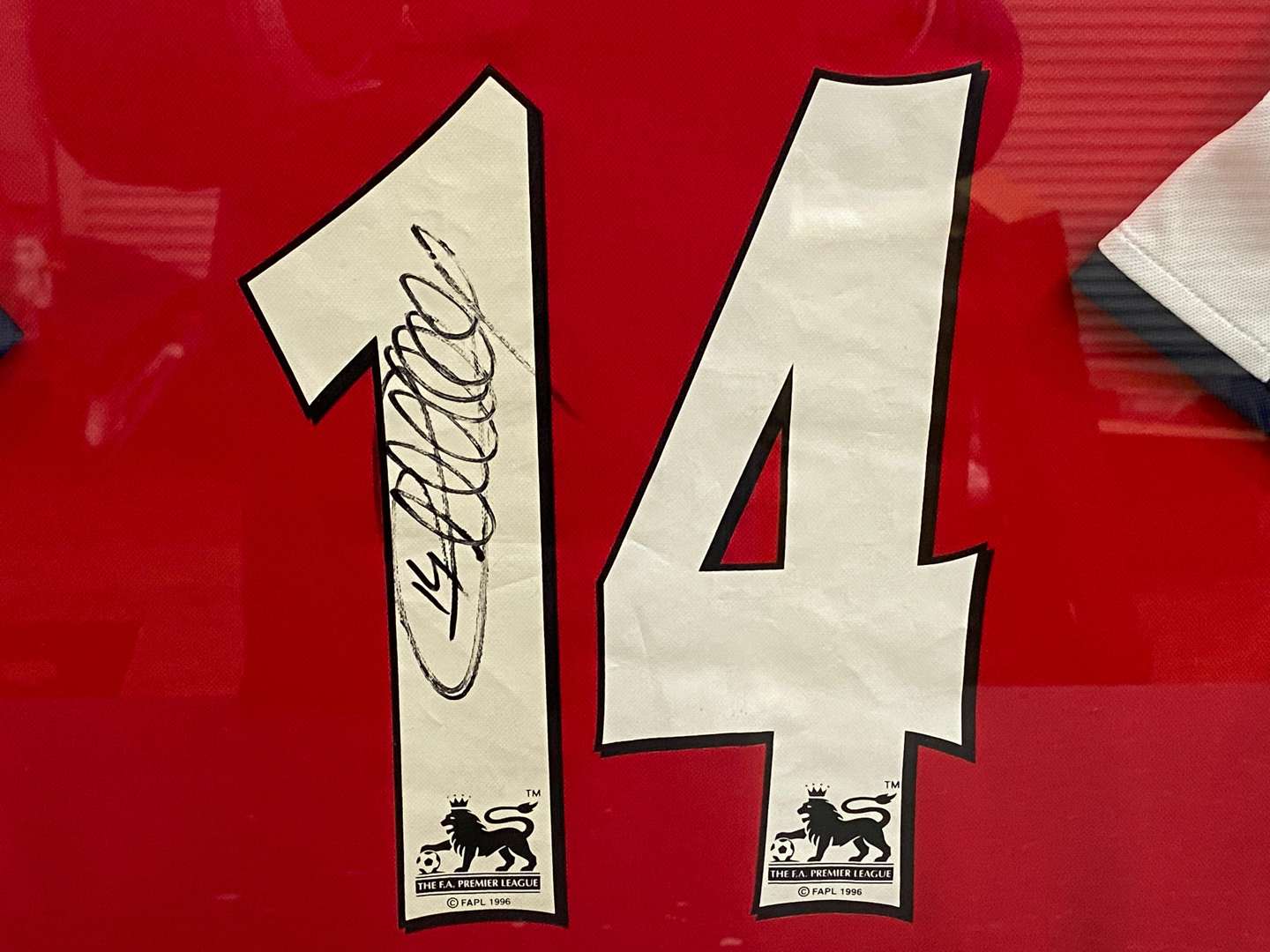 <p>ARSENAL, 1999-2000, SIGNED AND FRAMED SHIRT. THIERRY HENRY, #14</p>