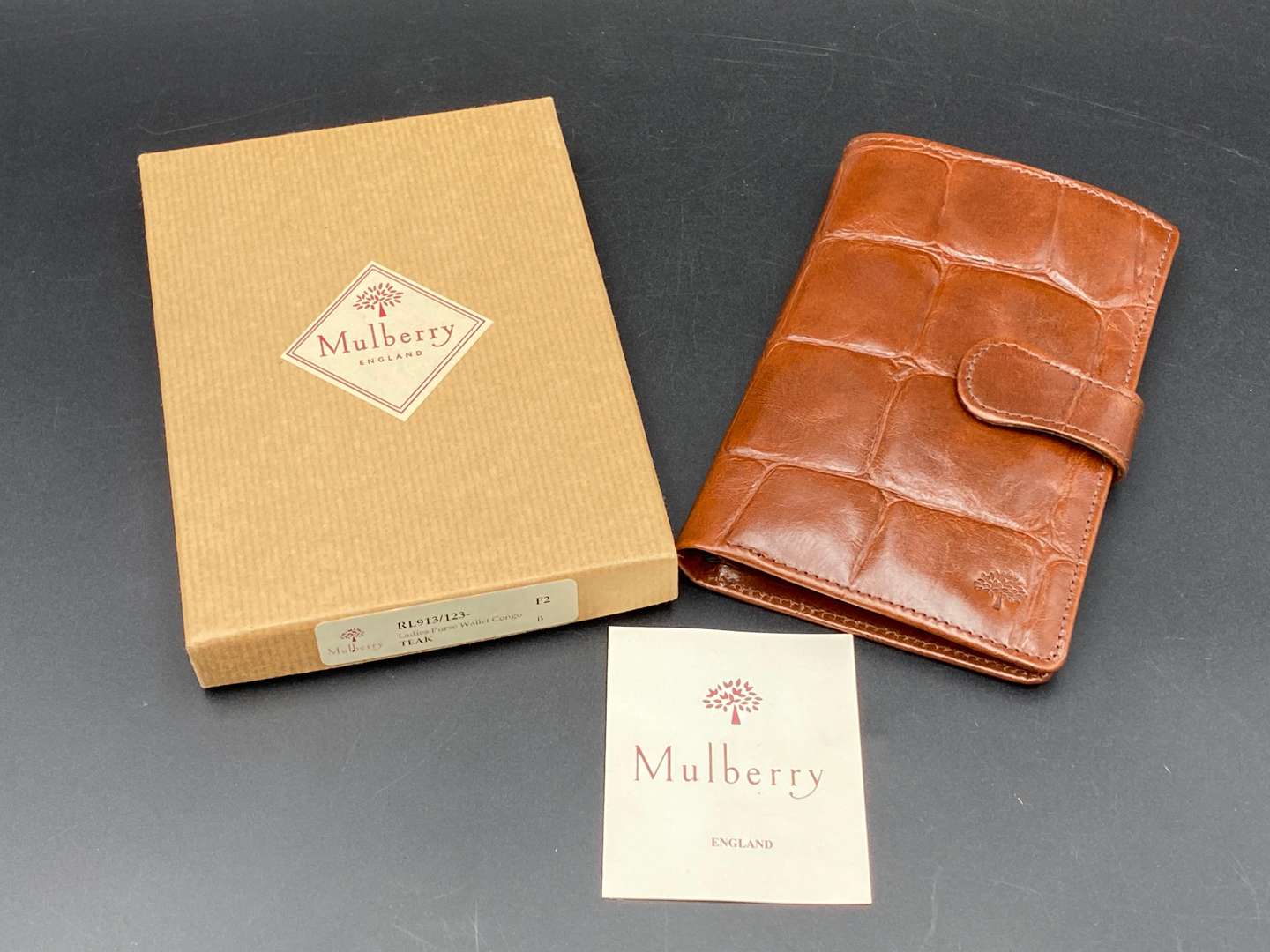 <p>MULBERRY, LEATHER PURSE AND MANICURE SET, BOXED&nbsp;</p>