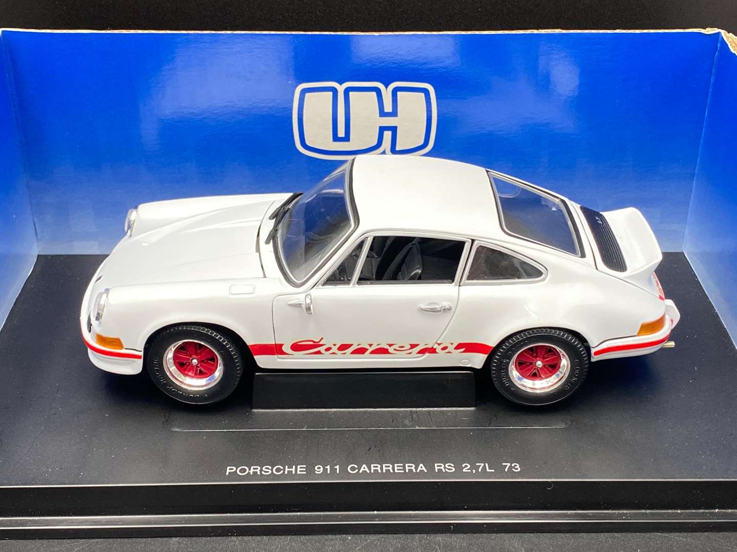 <p>UNIVERSAL HOBBIES, PORSCHE 911, 1:18</p>