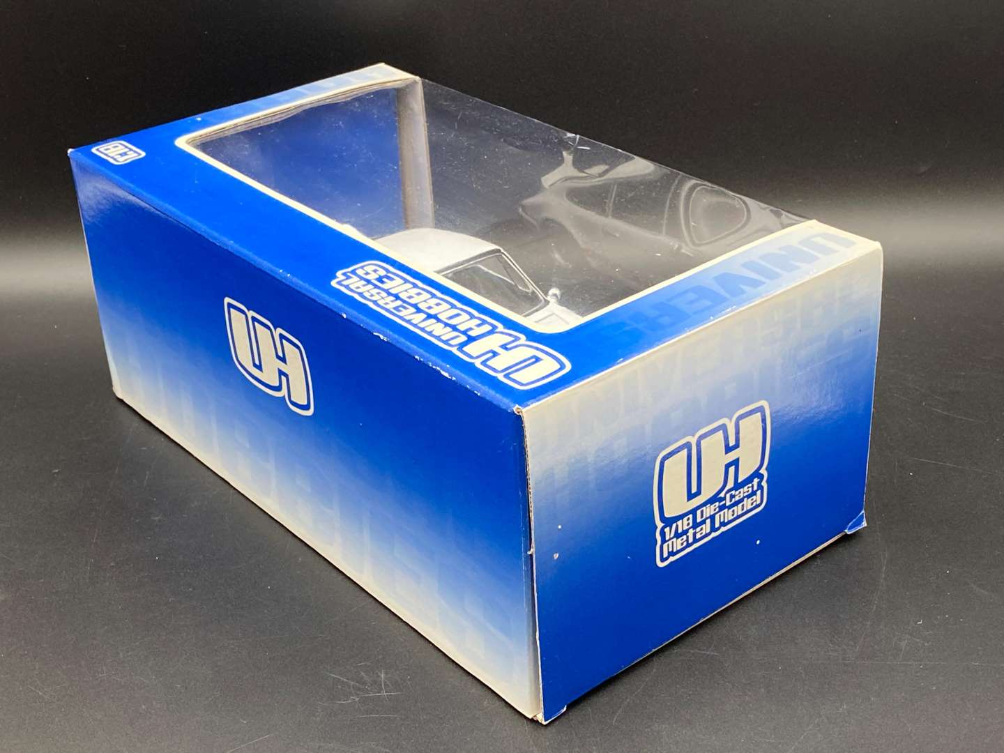 <p>UNIVERSAL HOBBIES, PORSCHE 911, 1:18</p>