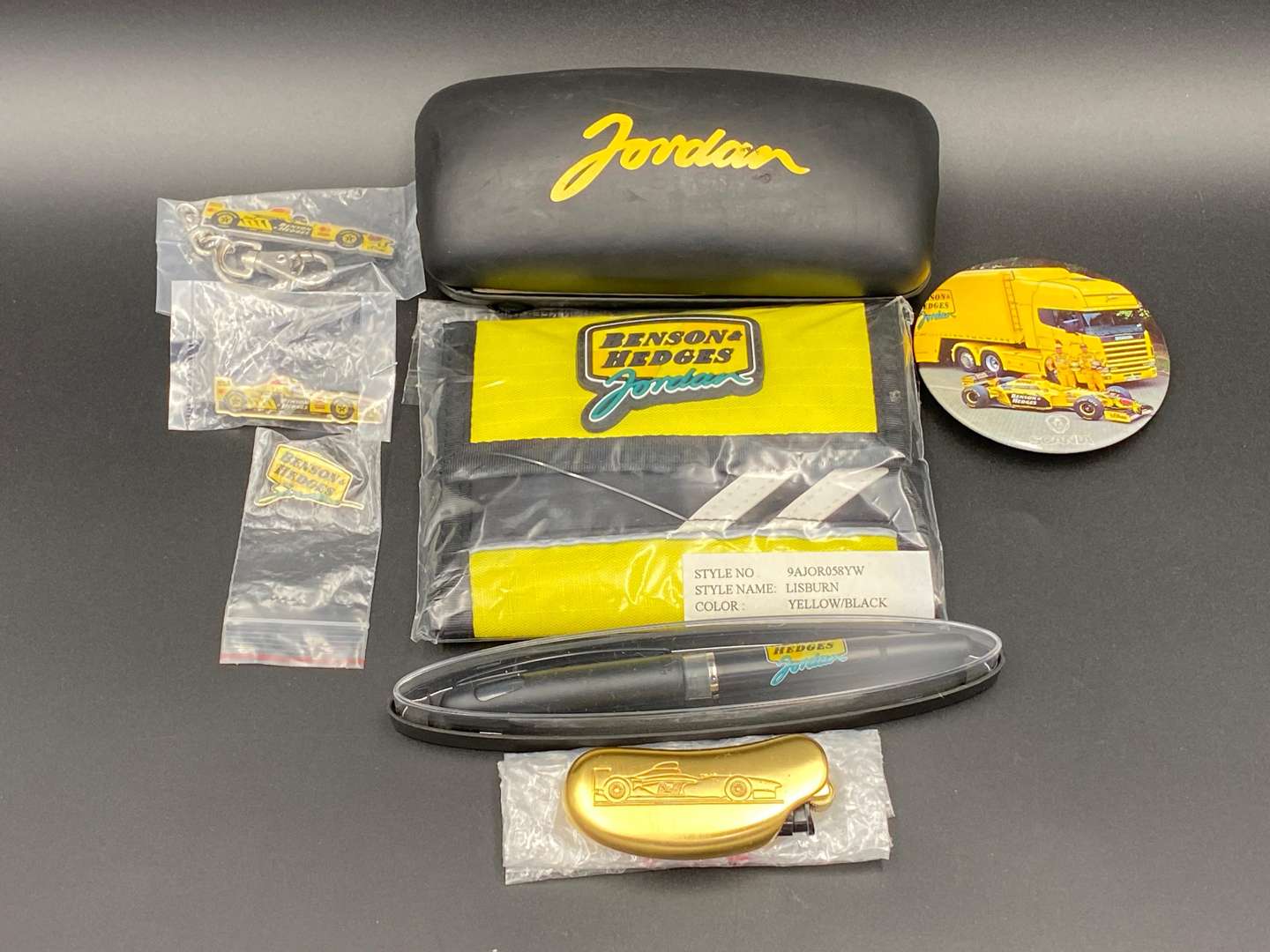 <p>VINTAGE TEAM JORDAN RACING MIXED LOT</p>