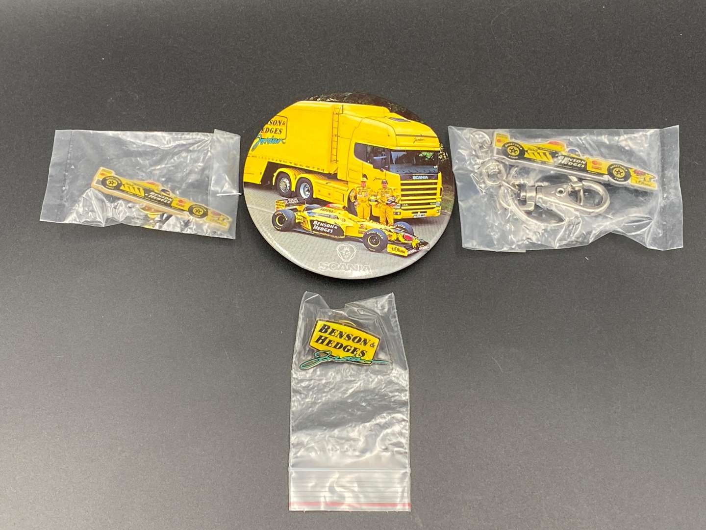 <p>VINTAGE TEAM JORDAN RACING MIXED LOT</p>