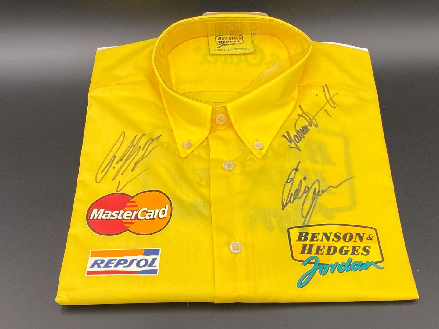 <p>VINTAGE TEAM JORDAN RACING SIGNED SHIRT</p>