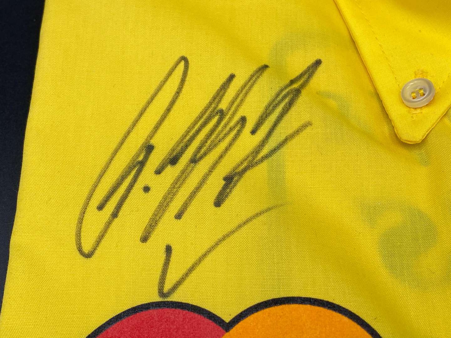 <p>VINTAGE TEAM JORDAN RACING SIGNED SHIRT</p>