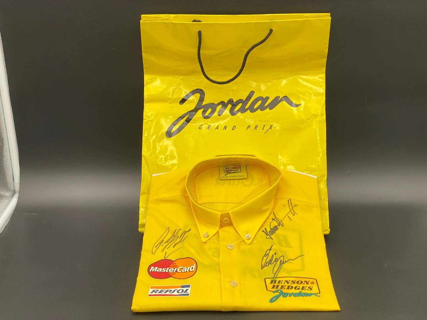 <p>VINTAGE TEAM JORDAN RACING SIGNED SHIRT</p>