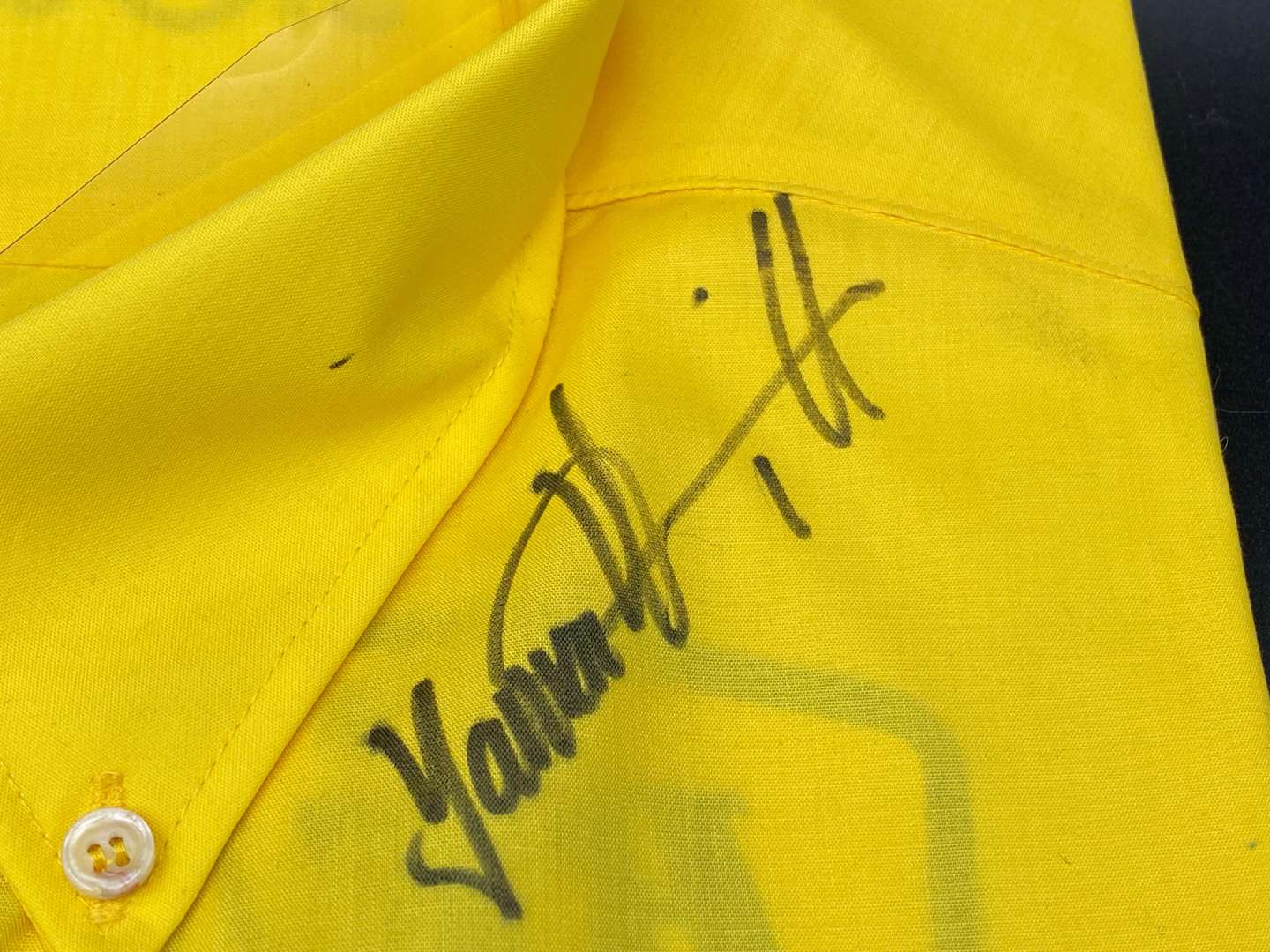 <p>VINTAGE TEAM JORDAN RACING SIGNED SHIRT</p>