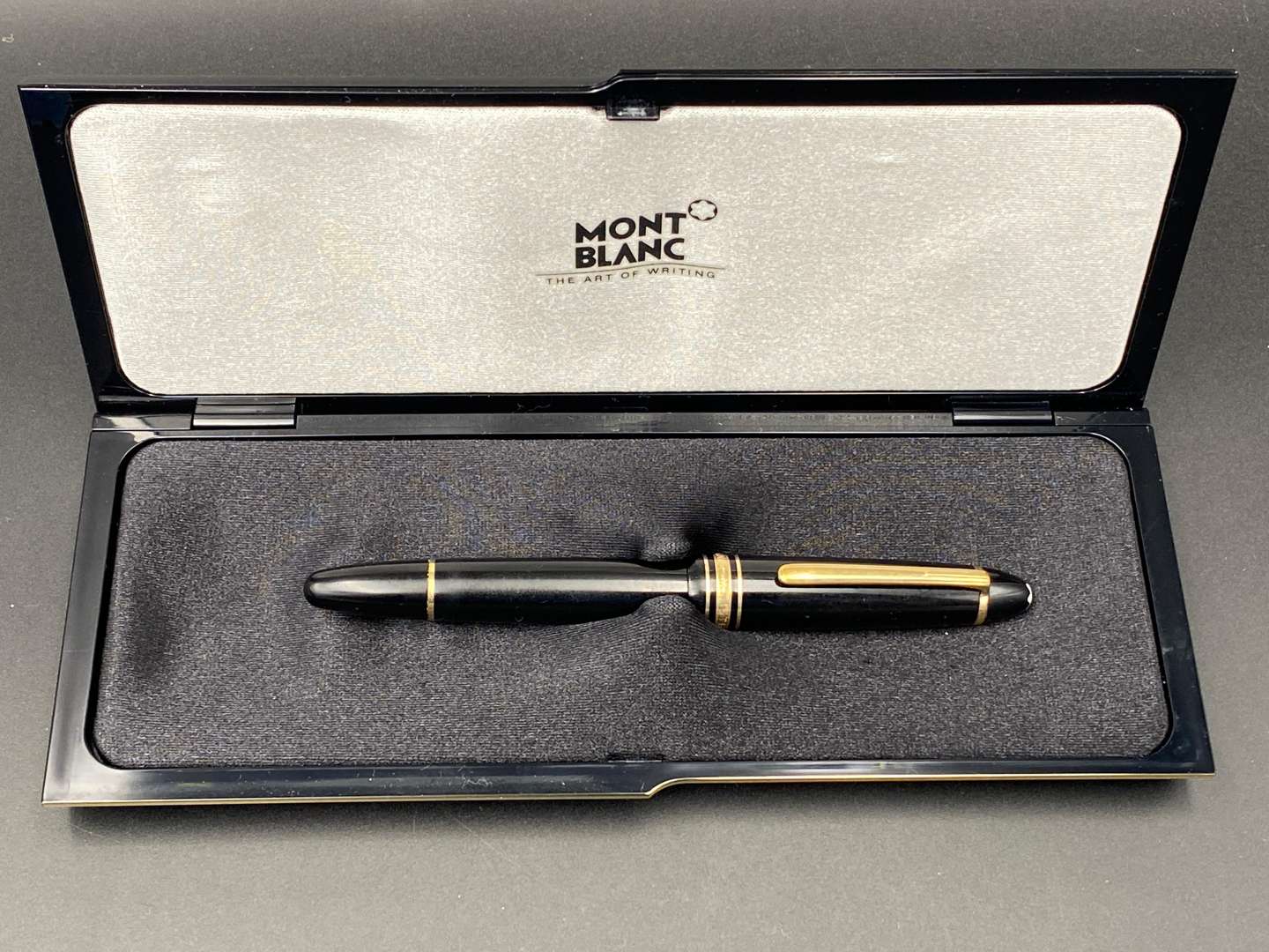 <p>MONT BLANC FOINTAIN PEN, BOXED</p>