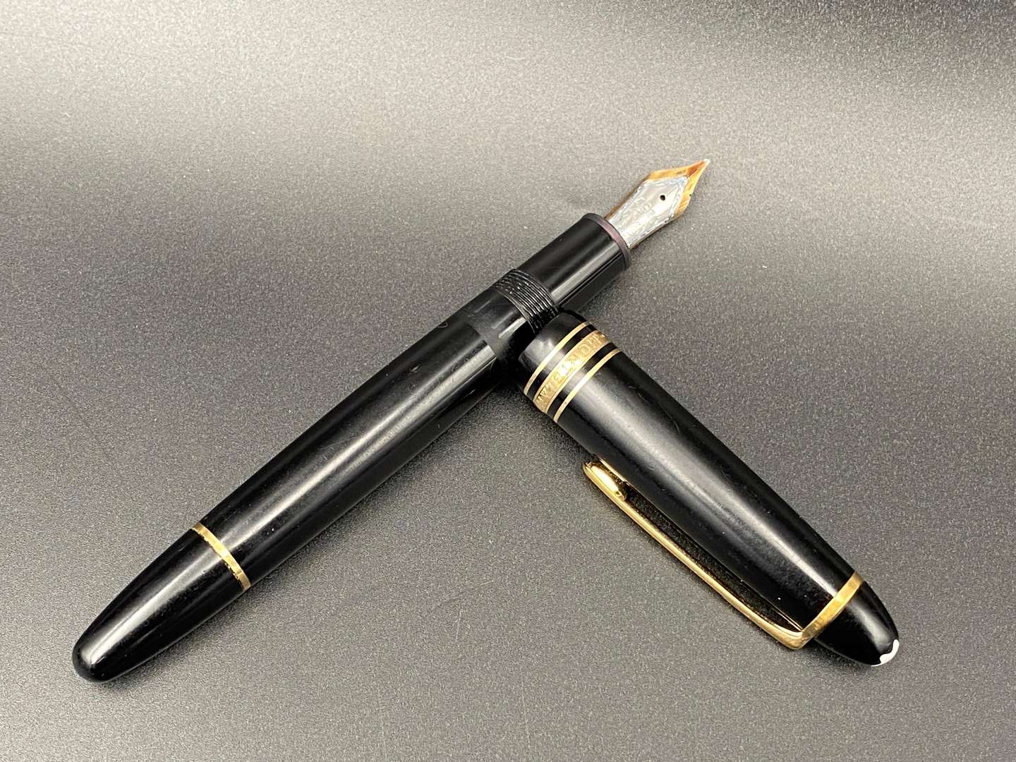 <p>MONT BLANC FOINTAIN PEN, BOXED</p>