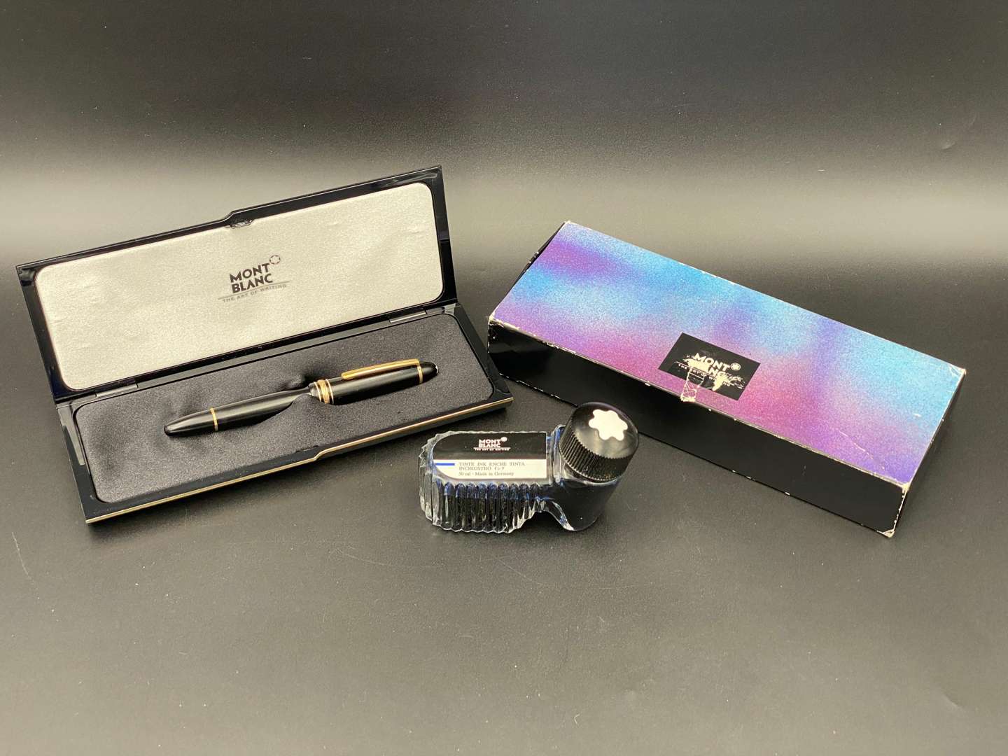 <p>MONT BLANC FOINTAIN PEN, BOXED</p>